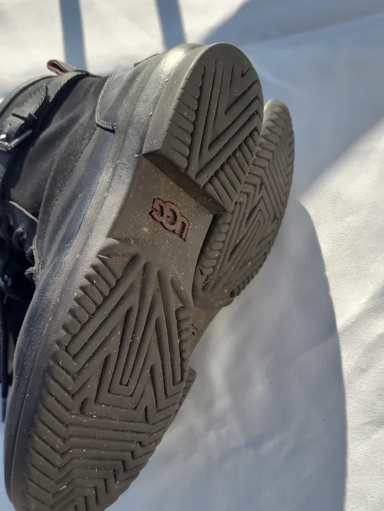 UGGS 9.5 - Picture 8 of 10